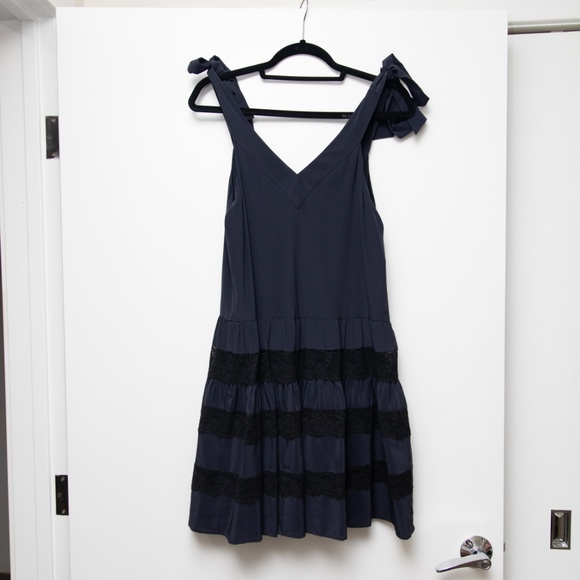 Silk and Lace Dress with Shoulder Tie - Picture 5 of 7